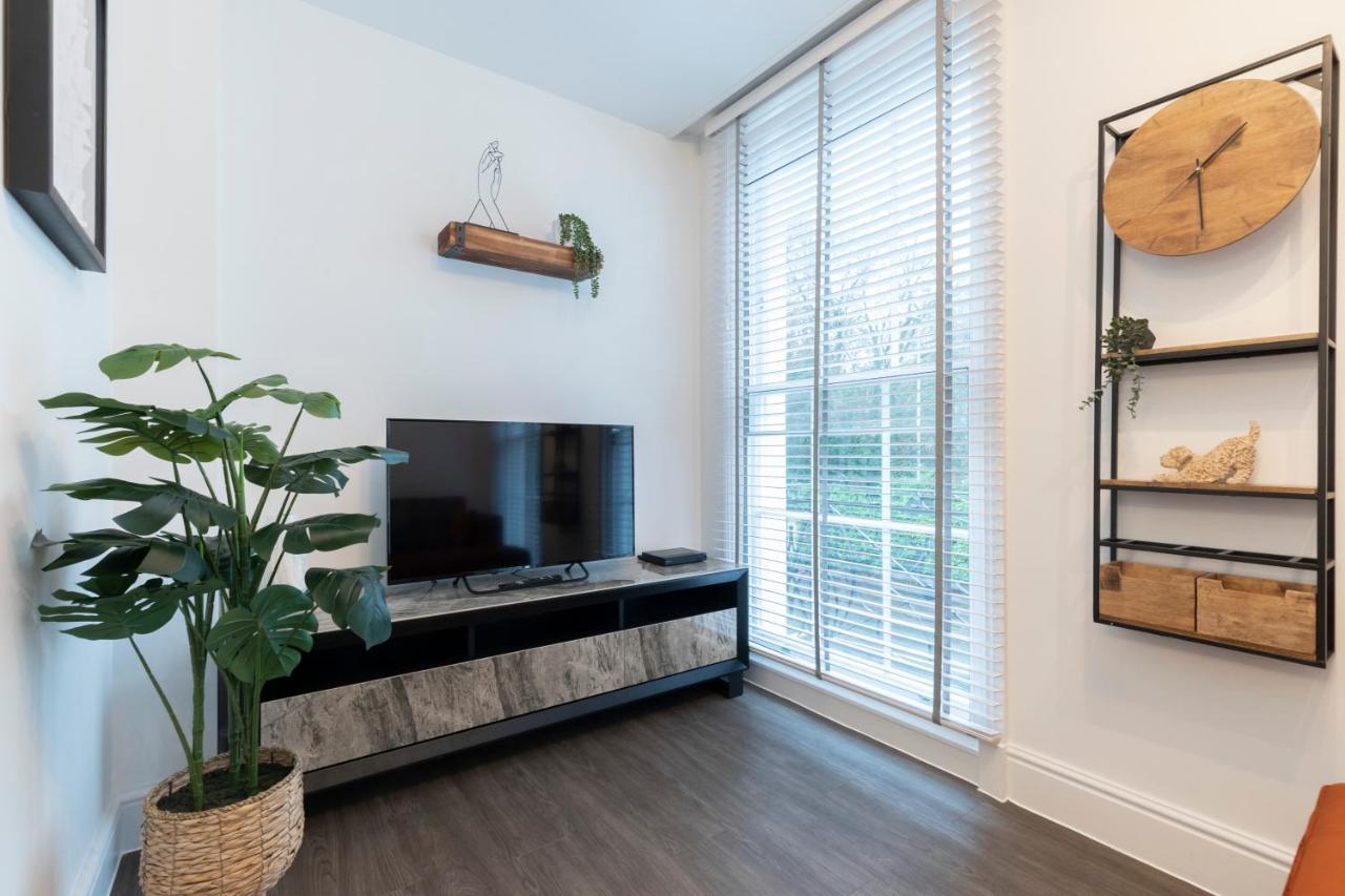 Elliot Oliver - Luxury 2 Bedroom Regency Apartment With Parking & Ev Charger Cheltenham Exterior photo