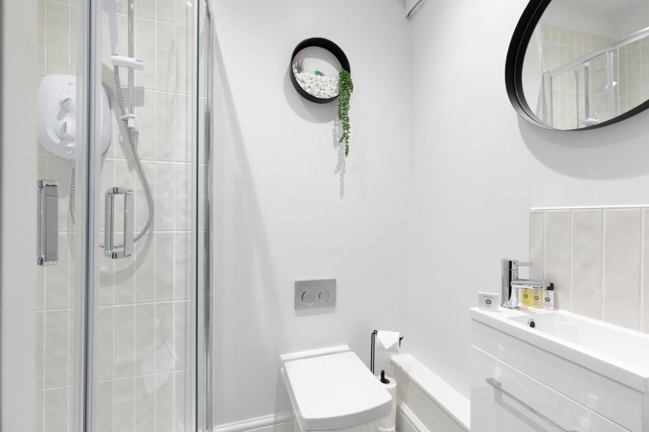 Elliot Oliver - Luxury 2 Bedroom Regency Apartment With Parking & Ev Charger Cheltenham Exterior photo